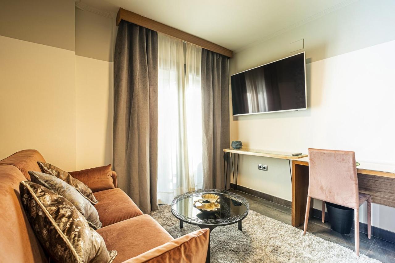 On Suites Sevilla Apartments Designed For Adults المظهر الخارجي الصورة